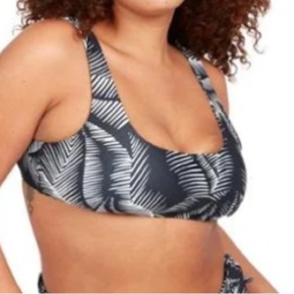 Volcom 12W Top Bikini Plus Stay or Leaf Scoop in Black for Every Body NWT - Picture 2 of 9